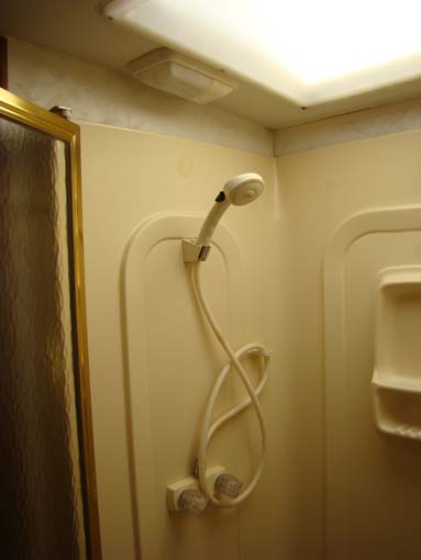 Allegro_innen_Dusche